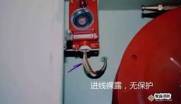 進(jìn)線裸露，無(wú)保護(hù)